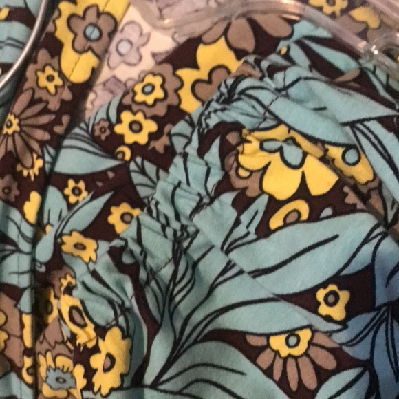 International Concepts Ladies XXL top w/ blue leaves & yellow brown floral NWT - Picture 5 of 5